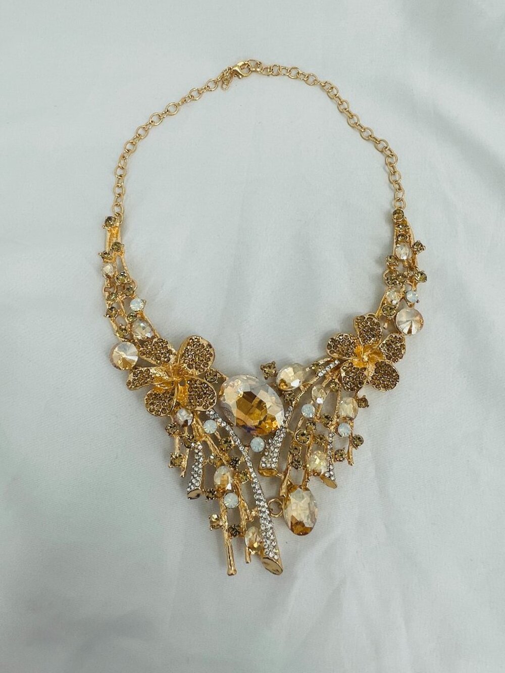 Golden Amber Style Rhinestone Renaissance Style Short Necklace